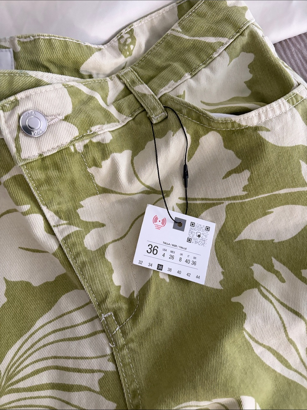 Zara Women’s floral green and old white color pants/ size 4 - Picture 7 of 7